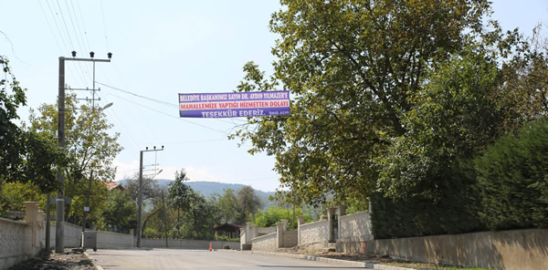 İSTANBULDERE CADDESİ SAKİNLERİNDEN BAŞKANA PANKARTLI TEŞEKKÜR