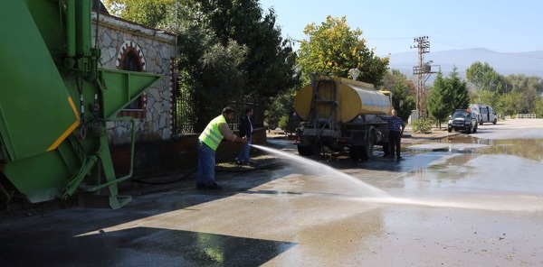 SAPANCA BELEDİYESİ BAYRAM TEMİZLİĞİ YAPIYOR