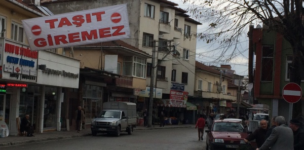 YENİ TRAFİK DÜZENLEMESİ UYGULANMAYA BAŞLADI