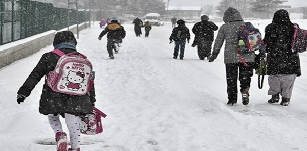 KAR YAĞIŞI NEDENİYLE OKULLAR TATİL EDİLDİ