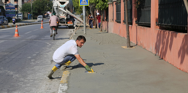 İZMİT CADDESİ KALDIRIMLARINDA ÇALIŞMA