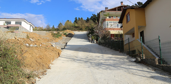 GÖL MAHALLESİ’NE BETON YOLLAR YAPILIYOR