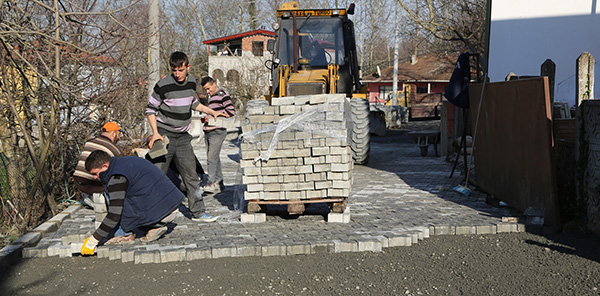 SAPANCA YENİ MAHALLEDE PARKE ÇALIŞMASI