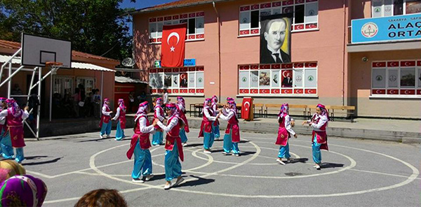 ESKİ BAYRAMLARI ARATMADI