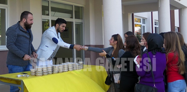 HOCALARDAN ÖĞRENCİLERE AŞURE İKRAMI