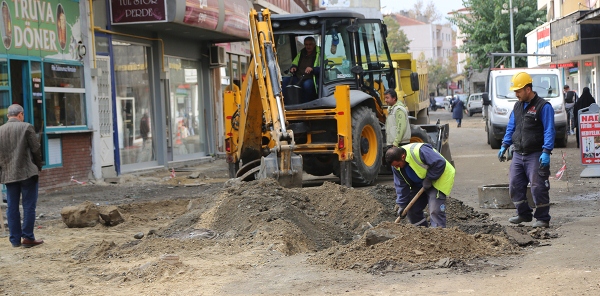 ÇARŞI İÇİNDE ÇALIŞMALAR DEVAM EDİYOR