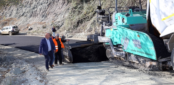 SAPANCA İKRAMİYE MAHALLESİ GRUP YOLU ASFALTLANIYOR