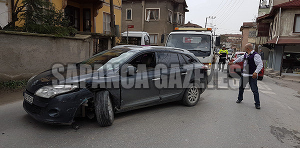 SAPANCA'DA TRAFİK KAZASI: 2 YARALI