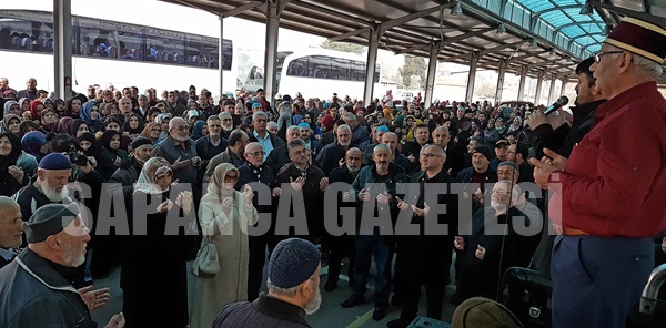 UMRE'YE GİDEN KAFİLE DUALARLA UĞURLANDI