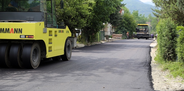 SAPANCA'DA ASFALT ÇALIŞMALARI SÜRÜYOR