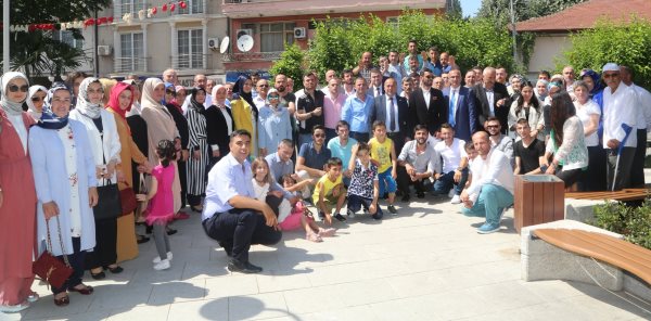 AK PARTİ'DE BAYRAMLAŞMA