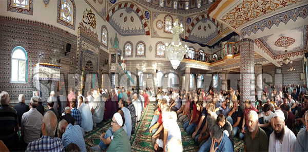 BAYRAM NAMAZINDA CAMİLER DOLDU TAŞTI