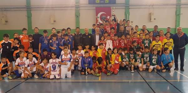 FUTSAL VE BADMİNTON TURNUVASI DÜZENLENDİ