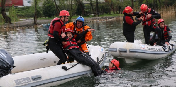 AFAD'DAN SAPANCA GÖLÜ'NDE TATBİKAT