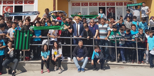 FUTBOLUN UNUTULMAZLARI ÖĞRENCİLERLE BULUŞTU