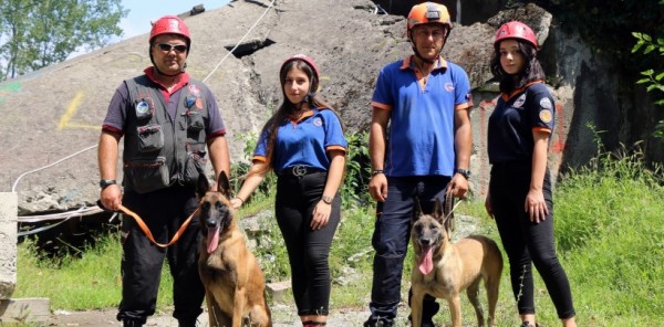 K9 KÖPEKLERİ, SAPANCA'DA EĞİTİLİYOR