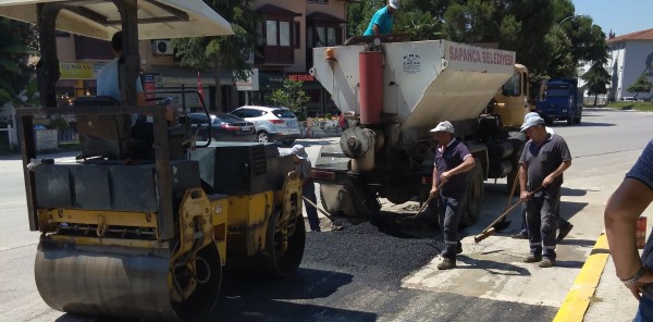 SAPANCA'DA 170 TON ASFALT YAMA ÇALIŞMASI