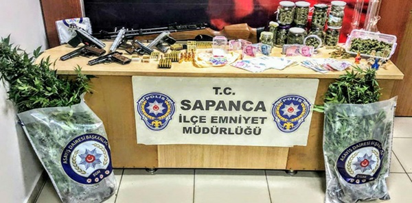 POLİS SAPANCA'DA UYUŞTURUCU OPERASYONU YAPTI