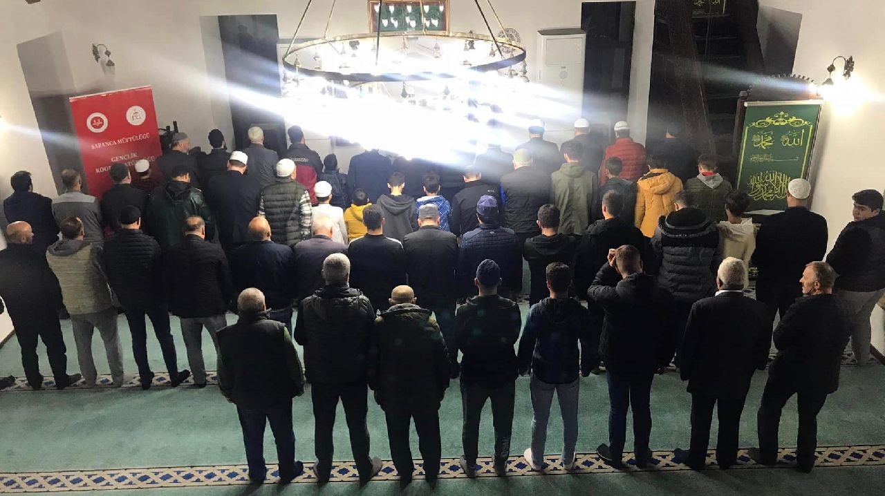 SABAH NAMAZI BULUŞMASI RÜSTEMPAŞA'DA GERÇEKLEŞTİ