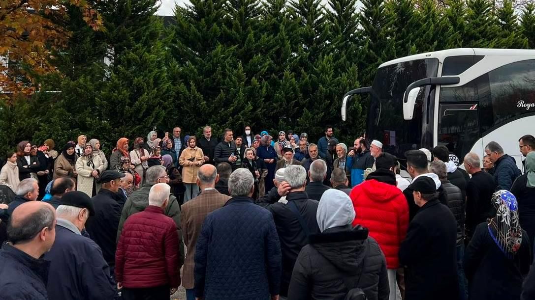 SAPANCA'DAN UMRE'YE GİDEN KAFİLE DUALARLA UĞURLANDI