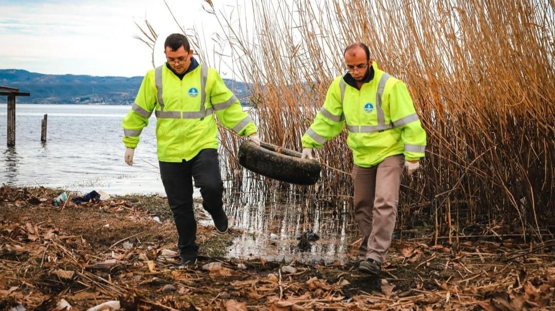 SAPANCA GÖLÜ'NDEKİ ATIK MADDELER TEK TEK TOPLANDI