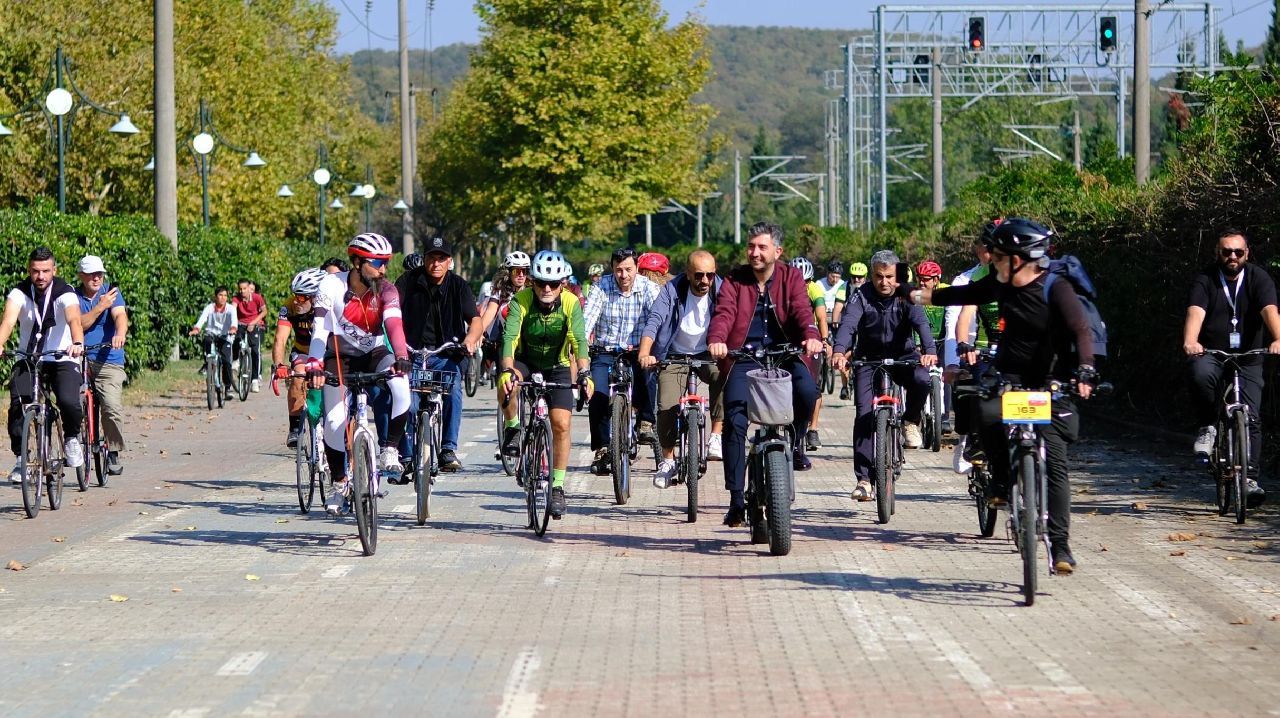 SAPANCA'DA BEYAZ BASTON GÖRME ENGELLİLER GÜNÜ EKİNLİĞİ