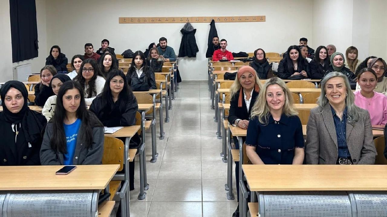 SMMM AYŞE KAHRAMAN ÖĞRENCİLERLE BULUŞTU