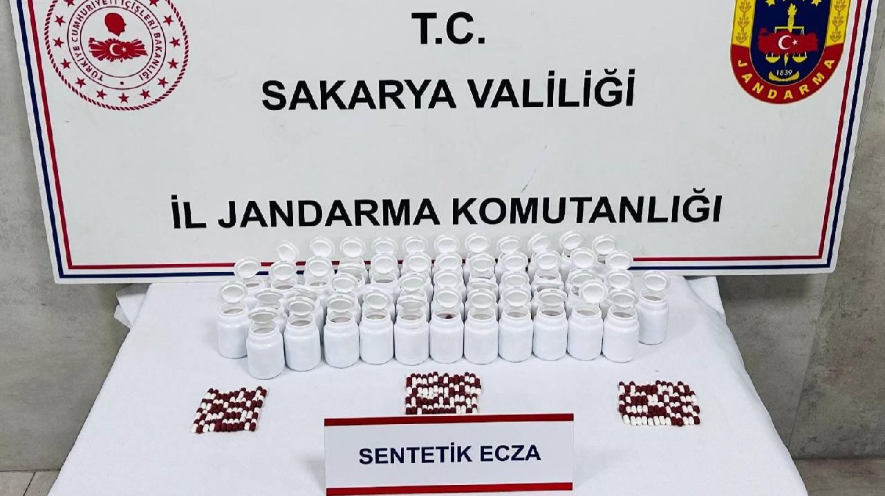 SAPANCA'DA UYUŞTURUCU OPERASYONU! 2 BİN 700 SENTETİK HAP ELE GEÇİRİLDİ