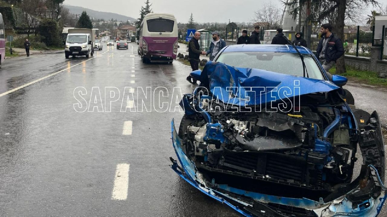 YAĞIŞLI HAVA KAZAYI BERABERİNDE GETİRDİ