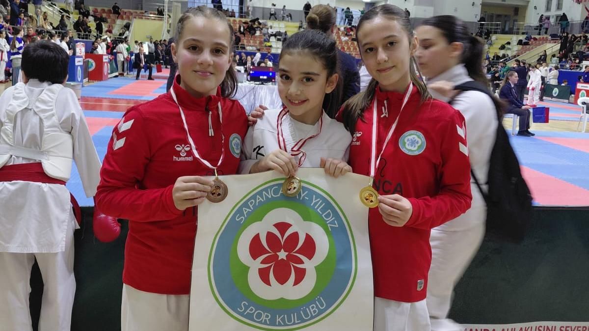 SAPANCA AYYILDIZ'DAN HENDEK'TE 8 MADALYA