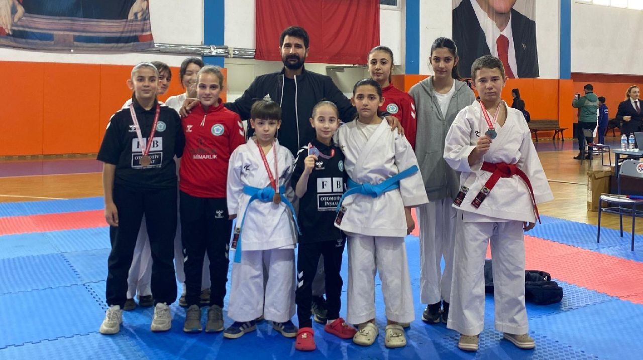 SAPANCA AYYILDIZ SK'DAN 7 MADALYA DAHA