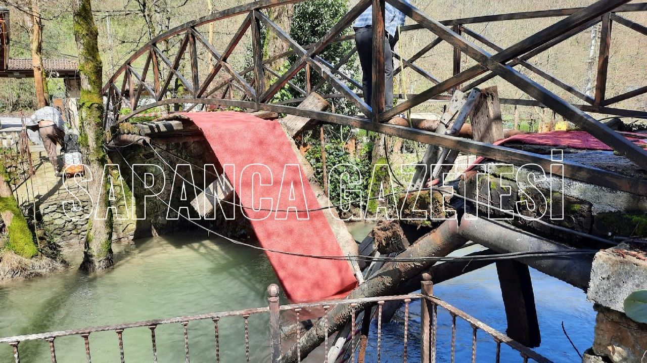 DERE ÜSTÜNDEKİ ASMA KÖPRÜ ÇÖKTÜ: 2 YARALI